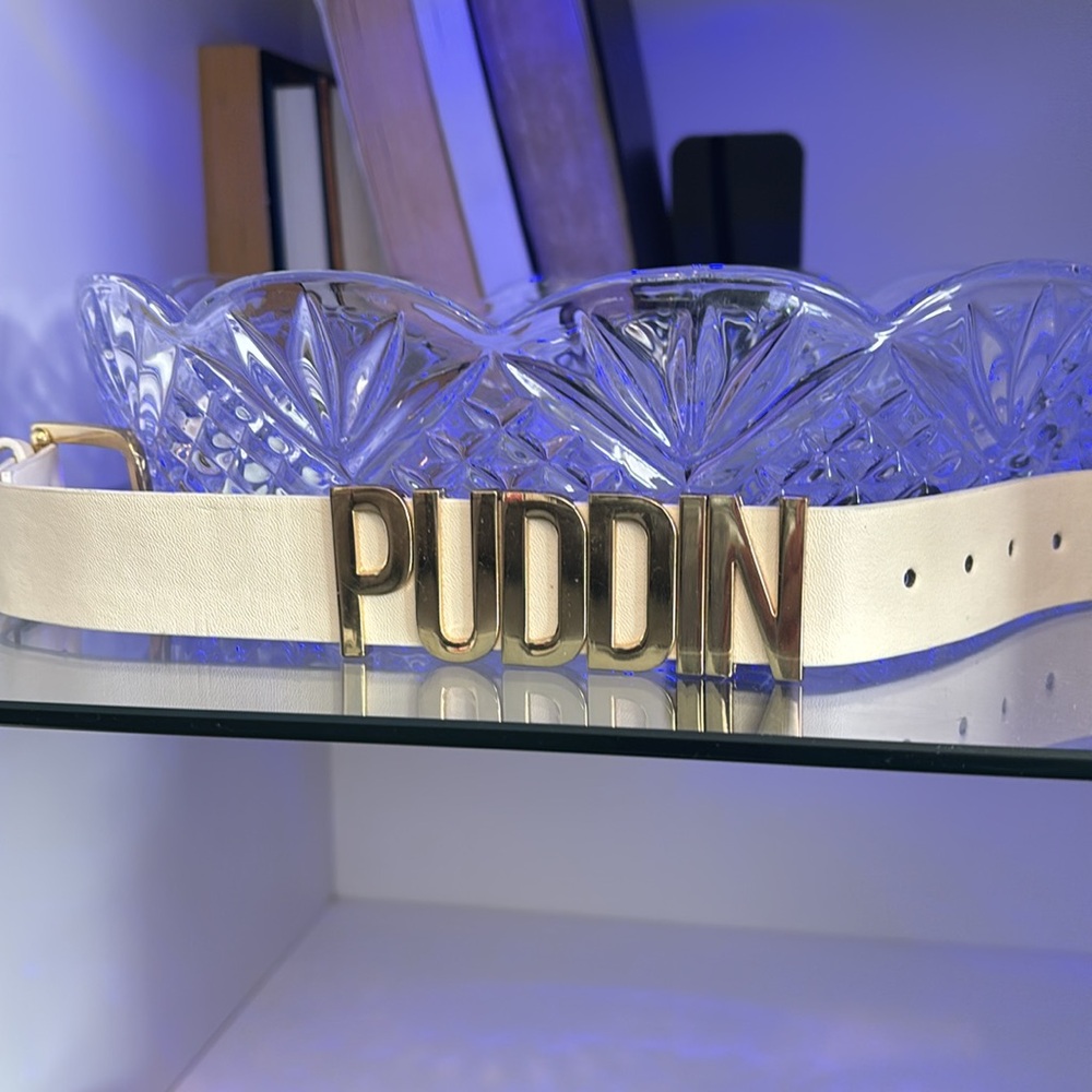White choker “PUDDIN” suicide squad (belt buckle clasp)